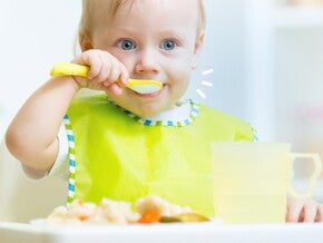 Baby Self Feeding – What to Expect? 