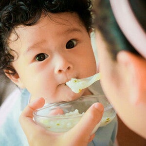 How much food to feed your baby at 6-7 months / 8 months / 9-11 months