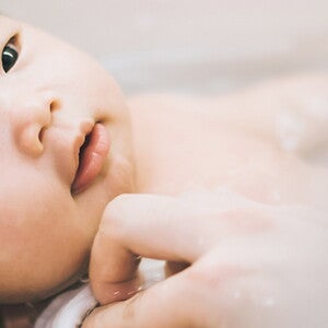 How to bathe a baby