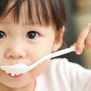 How much food to feed your baby at 8 months